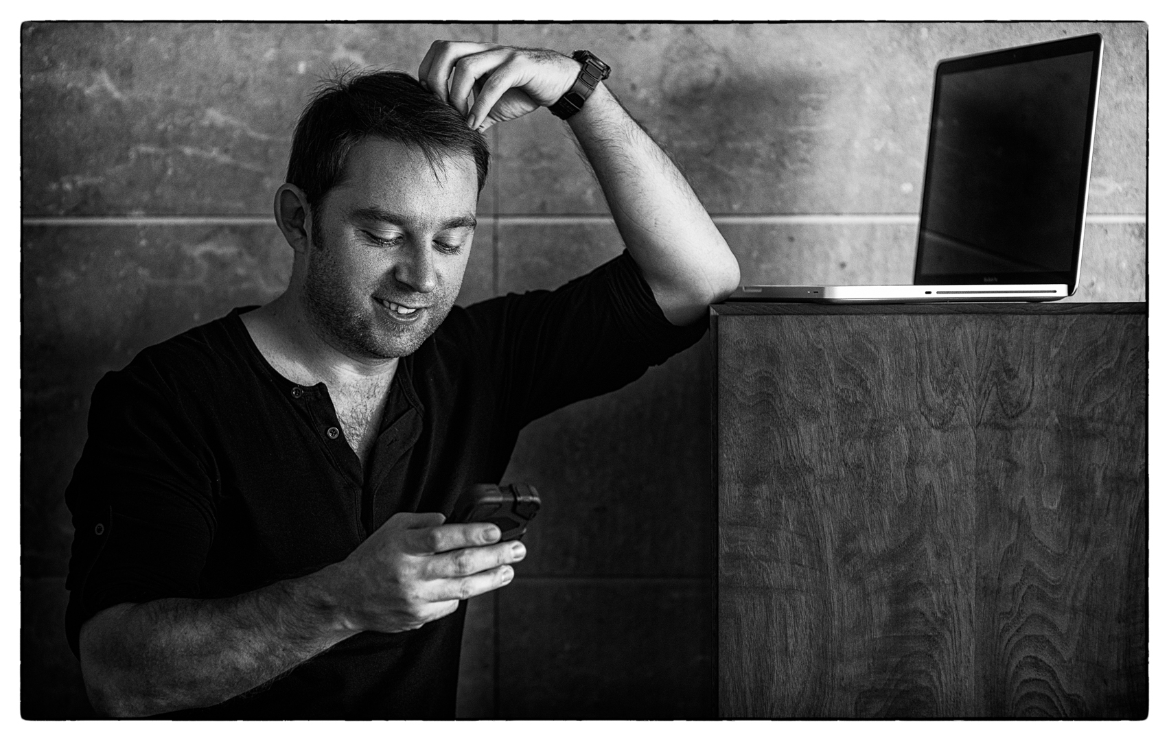 Richard Hadley Photographer in wait on iPhone