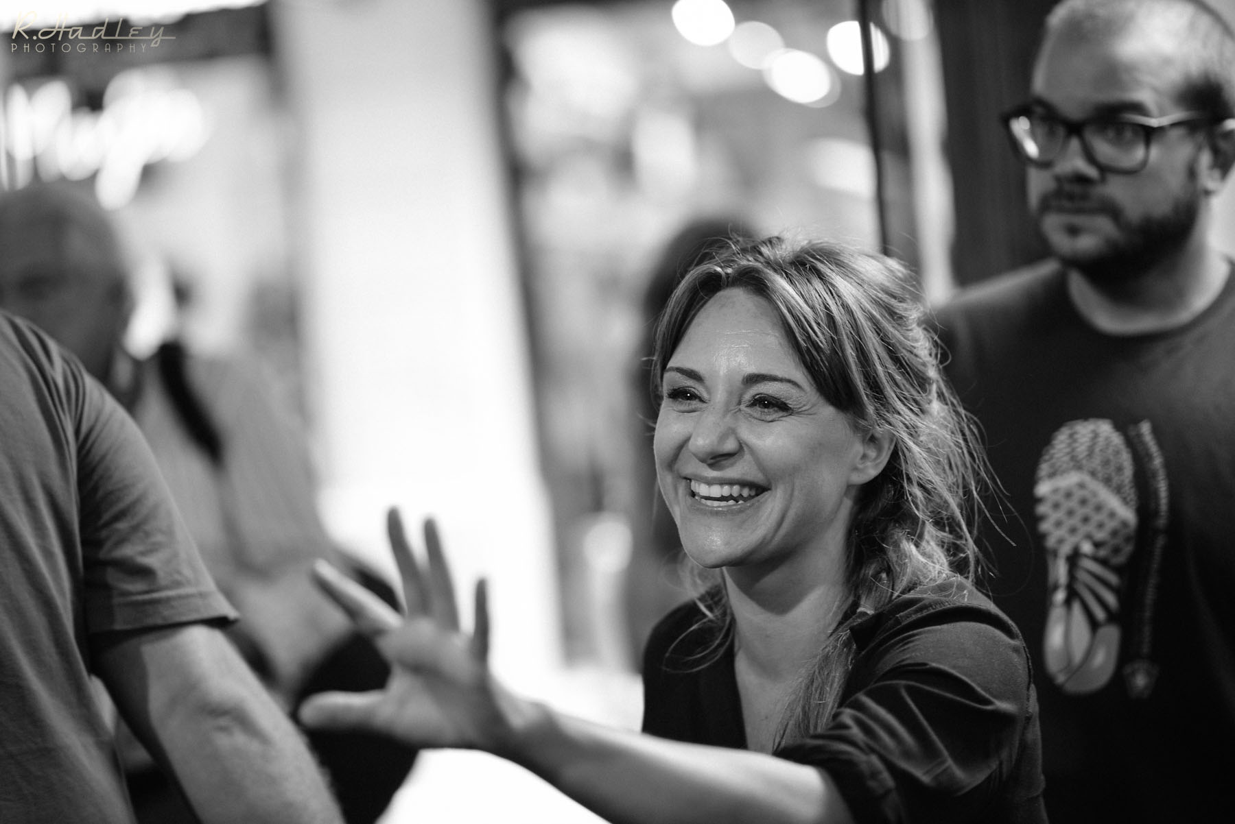 Carolina de Santis directing one of her productions in Barcelona